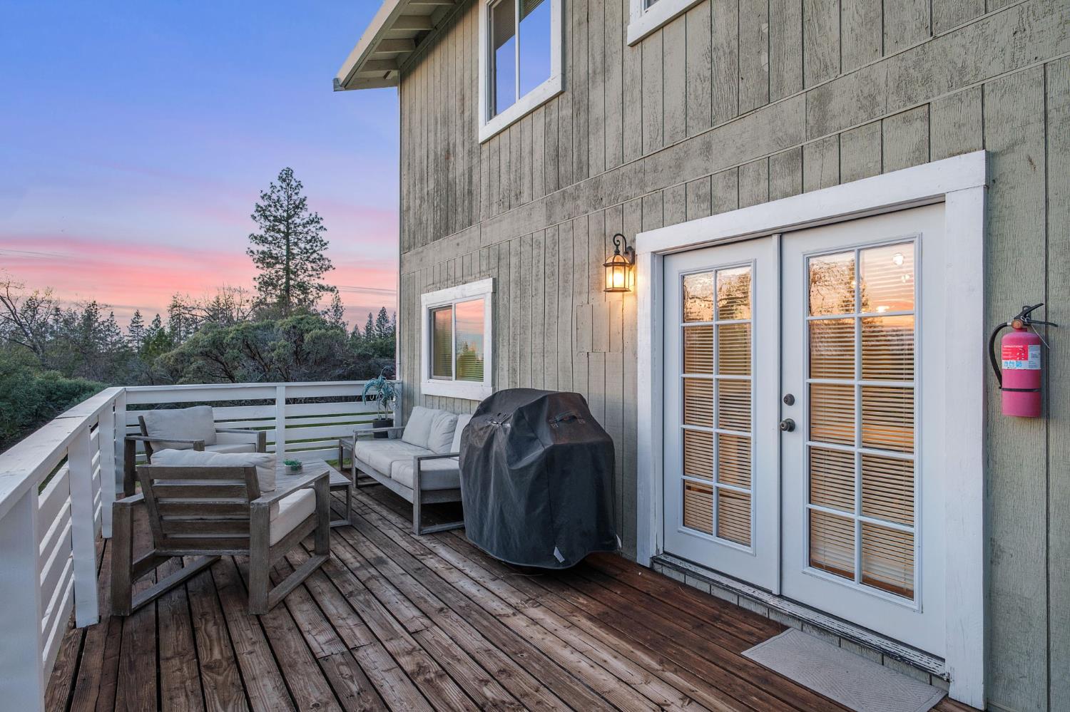 2811 East Westfall Road Mariposa, CA 95338 - Photo 18 of 25 a view of balcony with wooden floor and outdoor seating