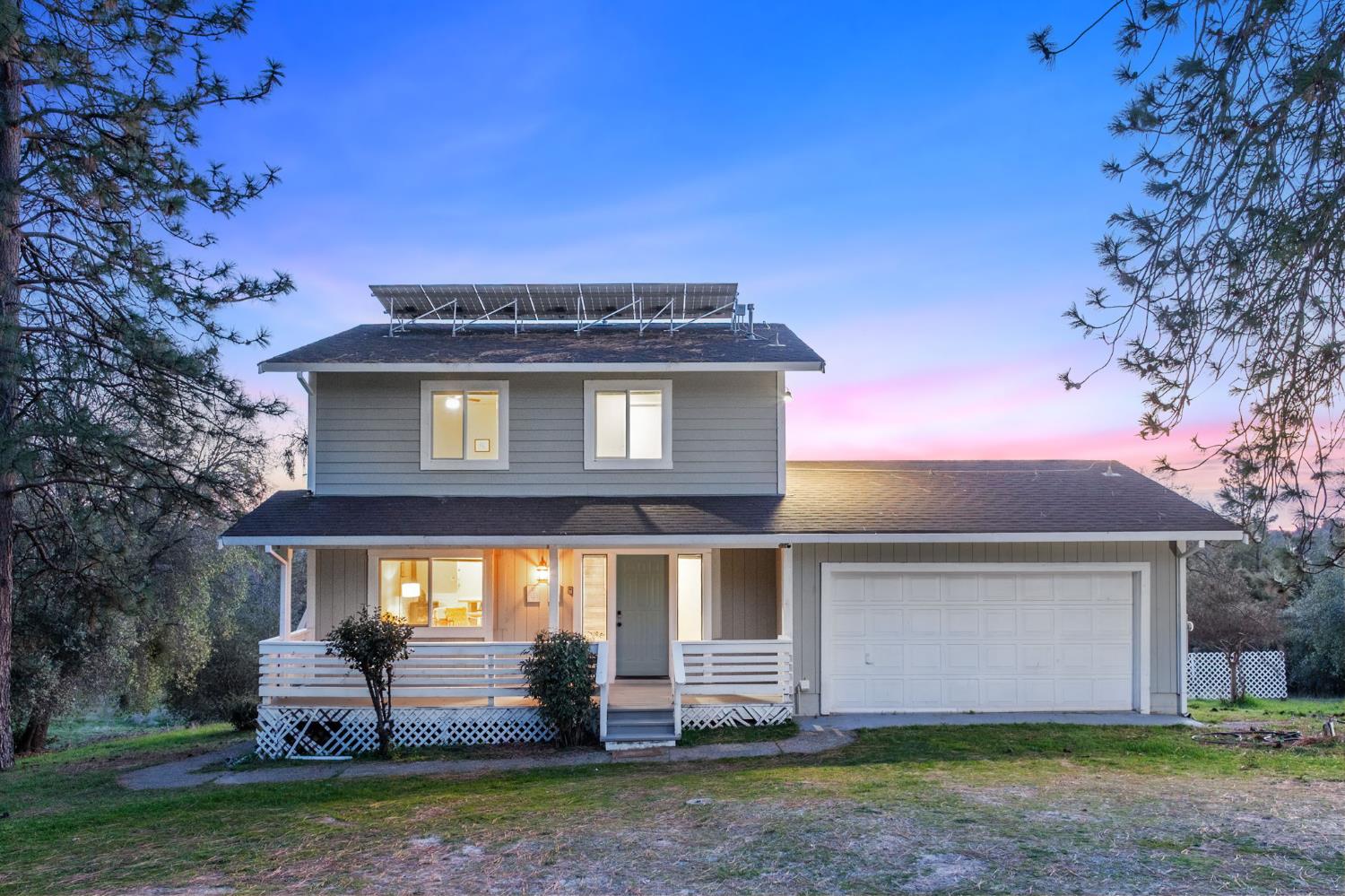 2811 East Westfall Road Mariposa, CA 95338 - Photo 2 of 25 a front view of a house with a yard