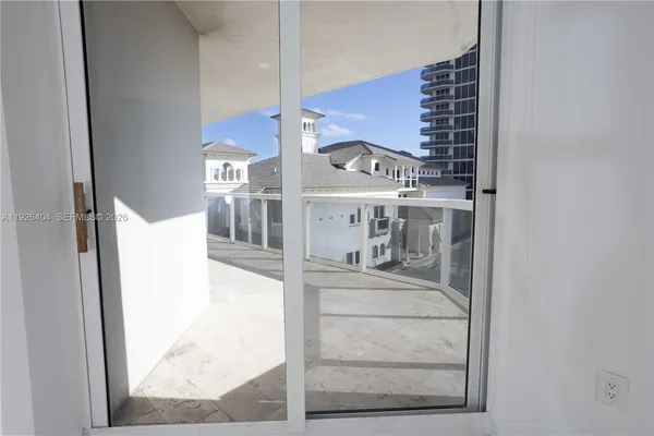 $6,750 | 4779 Collins Avenue, Unit 504, Miami Beach, FL 33140