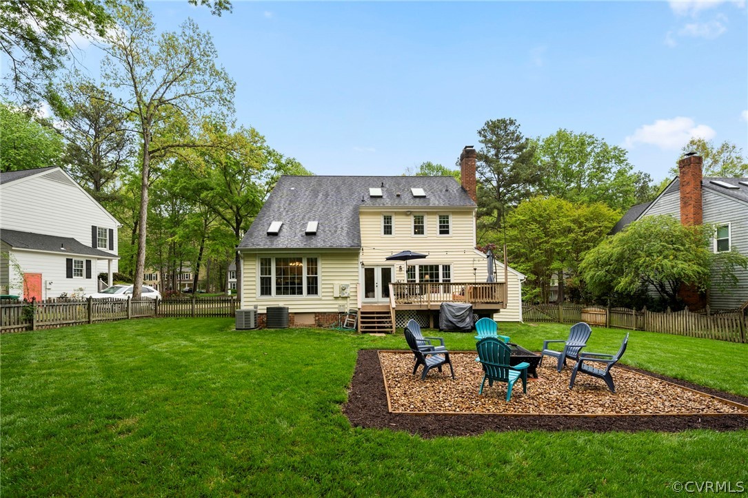 12516 Cutler Ridge Drive Henrico, VA 23233 - Photo 5 of 34 a house view with a garden space