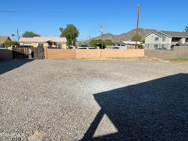 $1,999 | 9609 North 13th Street, Unit 2, Phoenix, AZ 85020