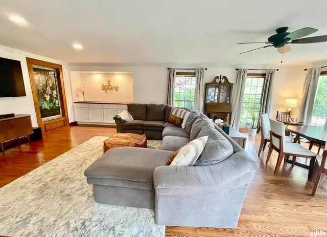 $465,000 | 345 Park Ln Drive, Galesburg, IL 61401