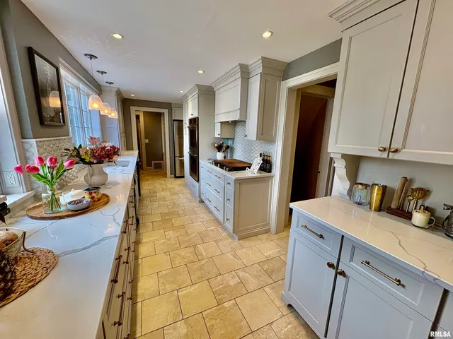 $465,000 | 345 Park Ln Drive, Galesburg, IL 61401