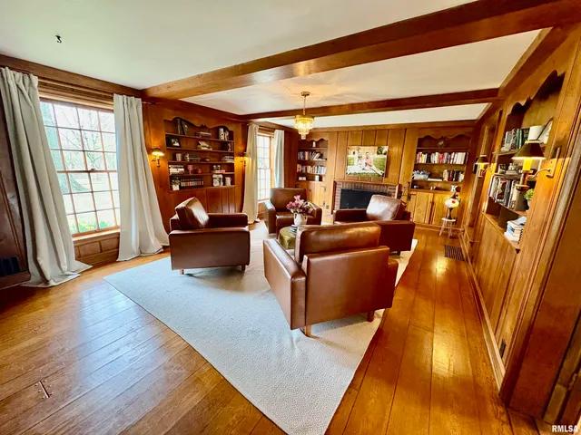 $465,000 | 345 Park Ln Drive, Galesburg, IL 61401