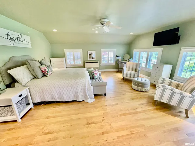 $465,000 | 345 Park Ln Drive, Galesburg, IL 61401