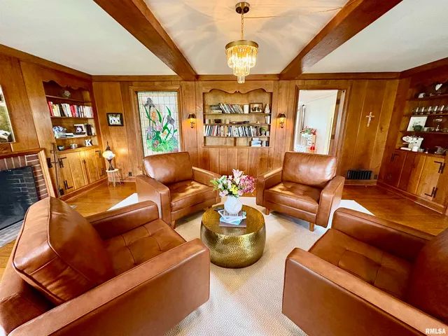 $465,000 | 345 Park Ln Drive, Galesburg, IL 61401