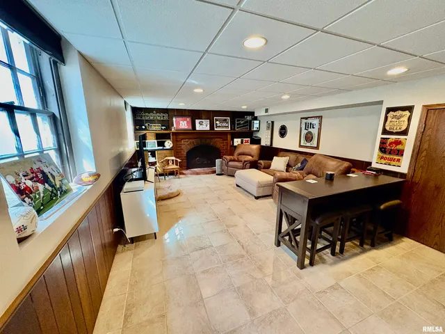 $465,000 | 345 Park Ln Drive, Galesburg, IL 61401