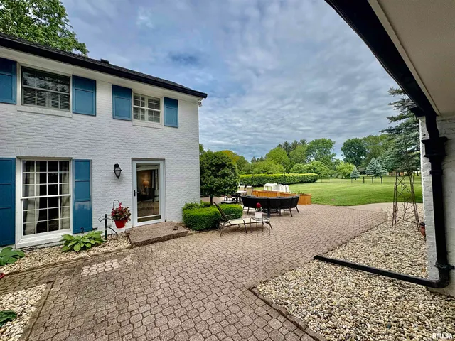 $465,000 | 345 Park Ln Drive, Galesburg, IL 61401