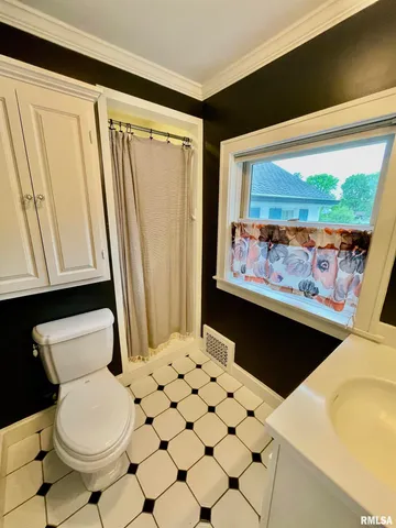 $465,000 | 345 Park Ln Drive, Galesburg, IL 61401