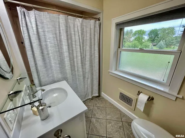 $465,000 | 345 Park Ln Drive, Galesburg, IL 61401