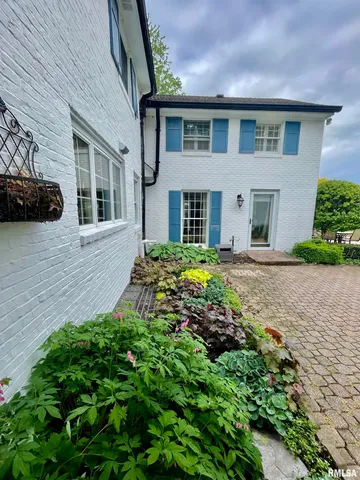 $465,000 | 345 Park Ln Drive, Galesburg, IL 61401