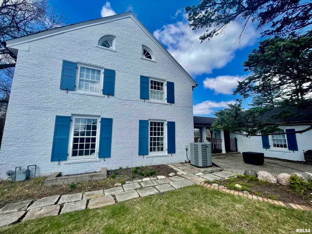 $465,000 | 345 Park Ln Drive, Galesburg, IL 61401