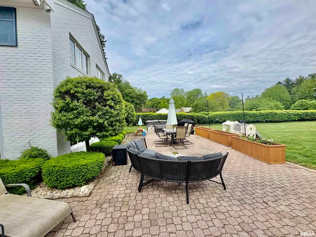 $465,000 | 345 Park Ln Drive, Galesburg, IL 61401