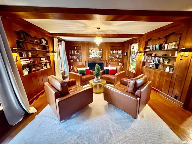 $465,000 | 345 Park Ln Drive, Galesburg, IL 61401