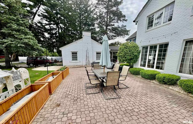 $465,000 | 345 Park Ln Drive, Galesburg, IL 61401