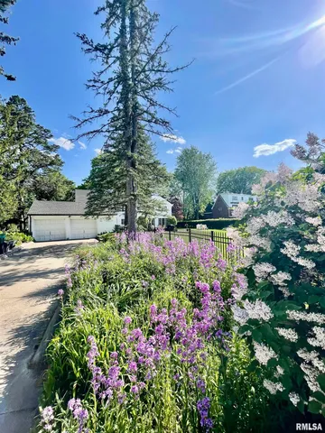 $465,000 | 345 Park Ln Drive, Galesburg, IL 61401