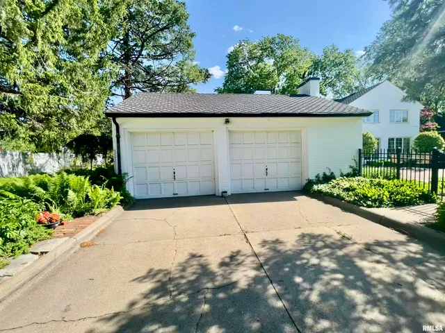 $465,000 | 345 Park Ln Drive, Galesburg, IL 61401