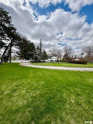 $465,000 | 345 Park Ln Drive, Galesburg, IL 61401