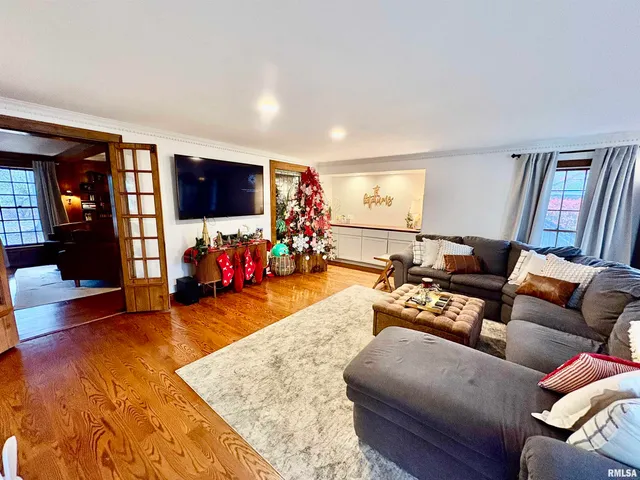 $465,000 | 345 Park Ln Drive, Galesburg, IL 61401