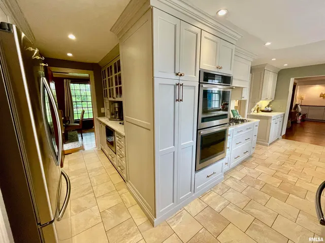 $465,000 | 345 Park Ln Drive, Galesburg, IL 61401