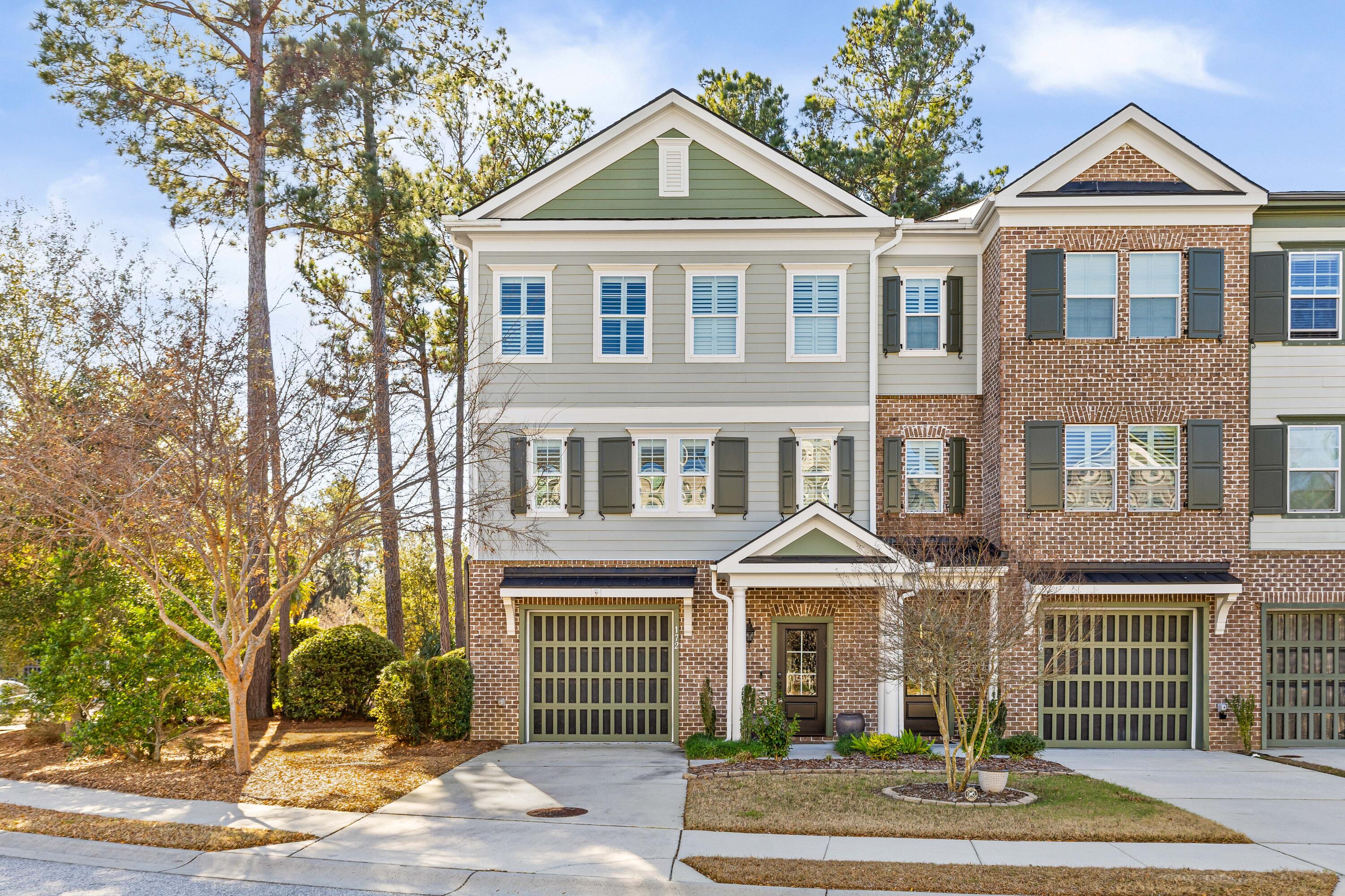 172 Slipper Shell Court Mount Pleasant, SC 29464 - Photo 2 of 33 172-Slipper-Shell-28