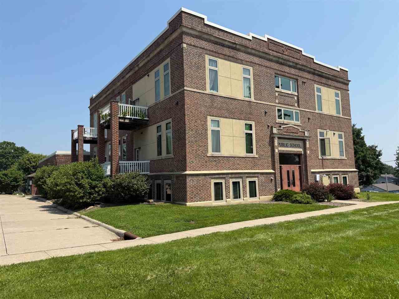 251 Vine Street, Unit 102 Riverside, IA 52327 - Photo 8 of 25 Main Building