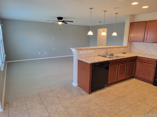 $1,900 | 105 Hinge Chase, Cibolo, TX 78108