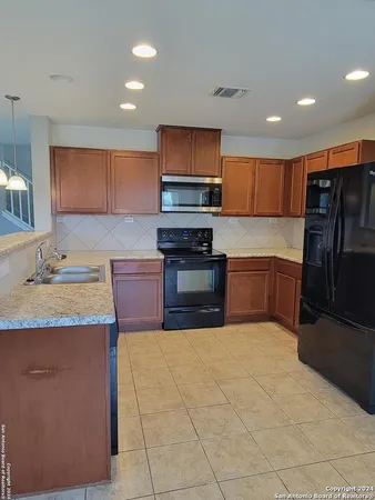 $1,900 | 105 Hinge Chase, Cibolo, TX 78108