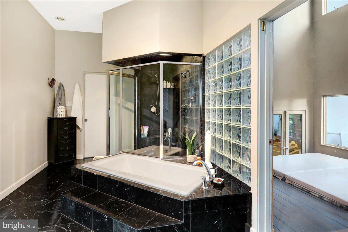 14 Pine Ridge Lane Reading, PA 19607 - Photo 30 of 66 Master bath