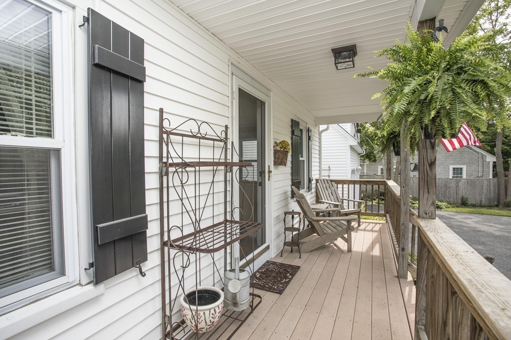 19 Acushnet Road Mattapoisett, MA 02739 - Photo 4 of 30 Gallery Image 4