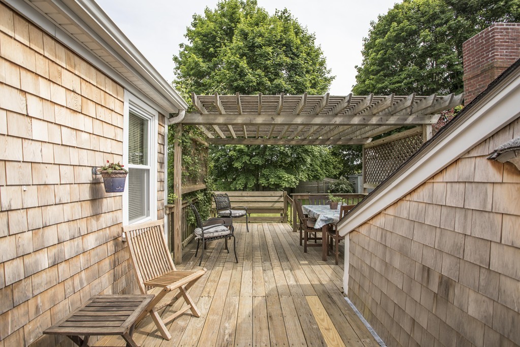 19 Acushnet Road Mattapoisett, MA 02739 - Photo 8 of 30 Gallery Image 8