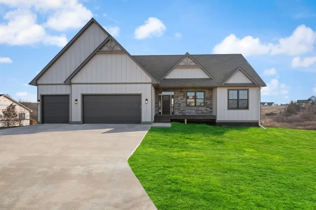 $880,000 | 1199 60th Street, Hudson, WI 54016