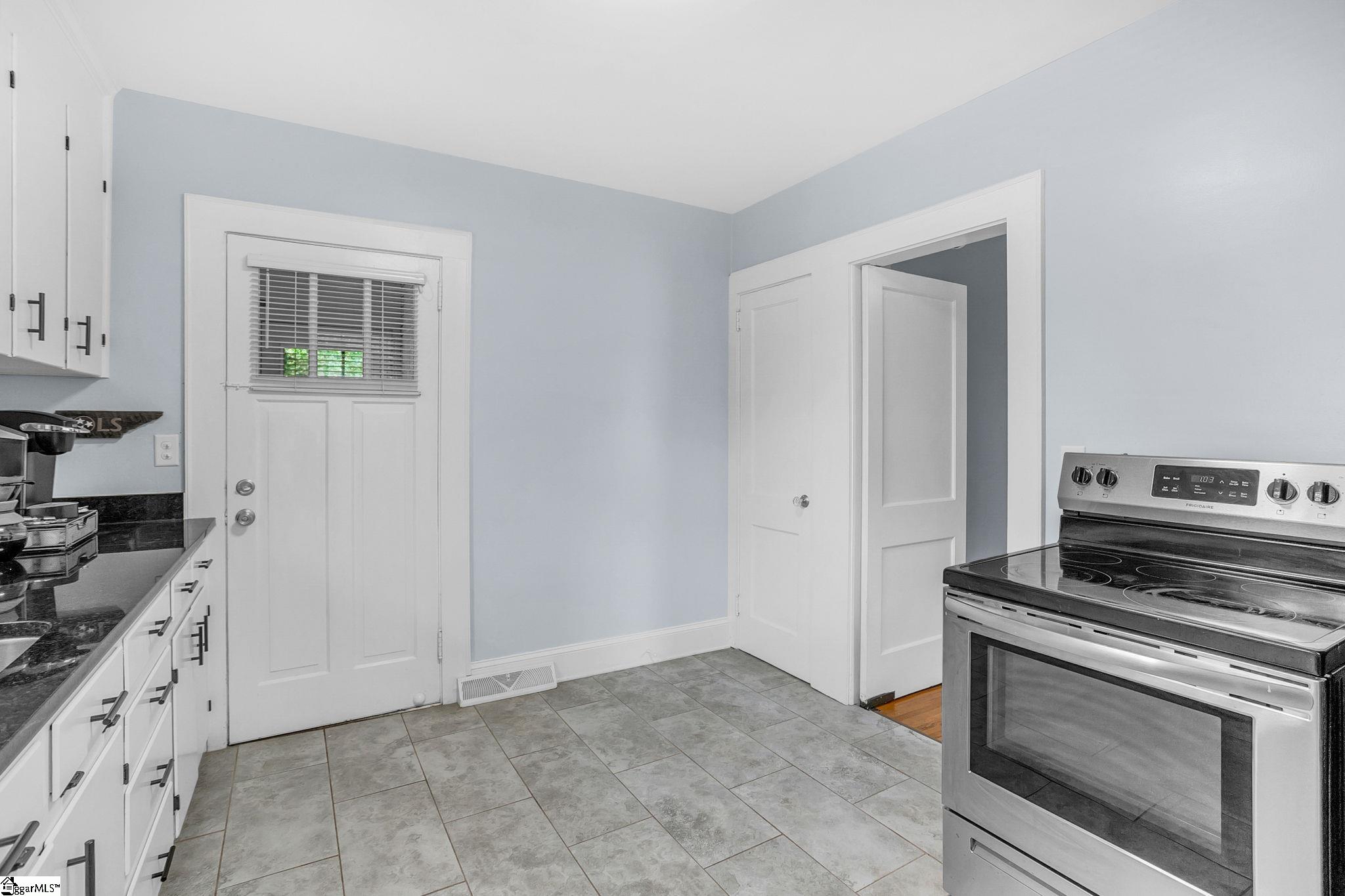 3106 Old Buncombe Road Greenville, SC 29609 - Photo 15 of 50