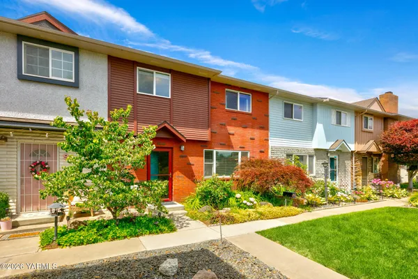 $230,000 | 100 North 56th Avenue, Unit 10, Yakima, WA 98908