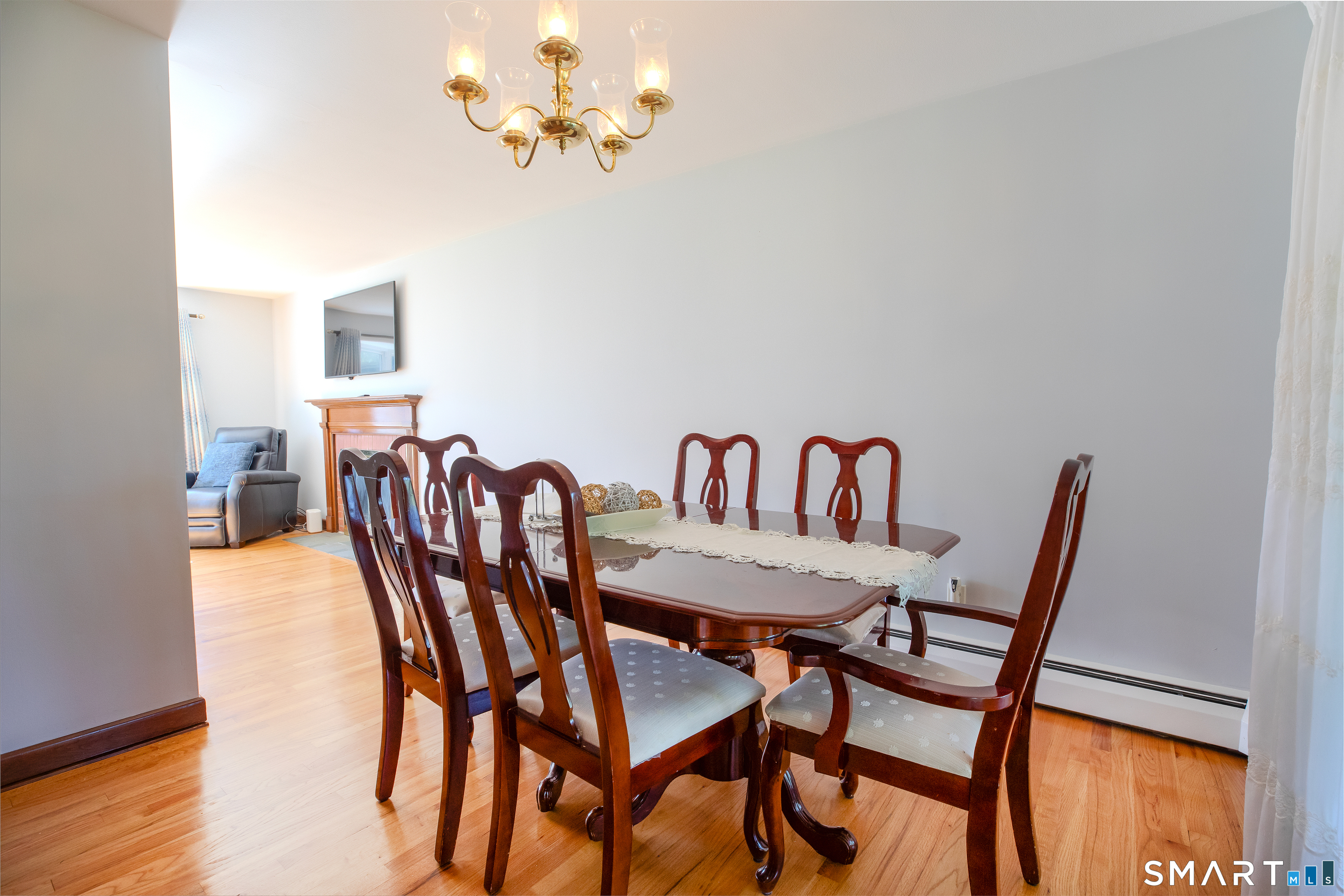 17 School House Road Newington, CT 06111 - Photo 8 of 25