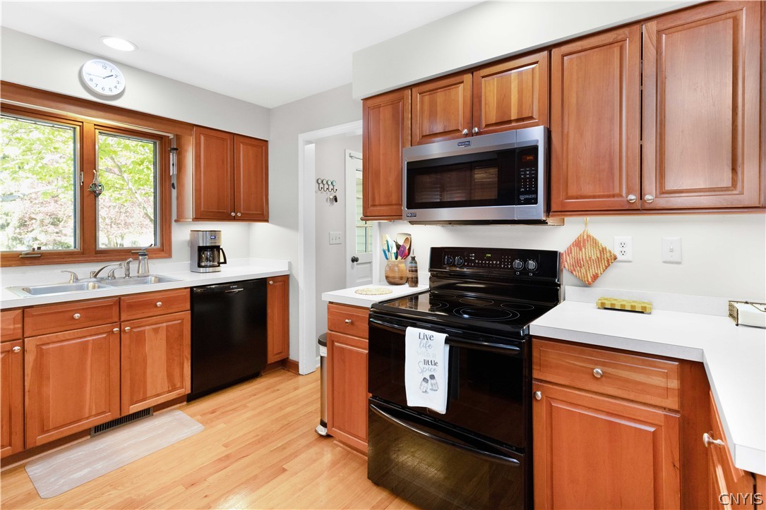 4918 Hyde Road Manlius, NY 13104 - Photo 12 of 45