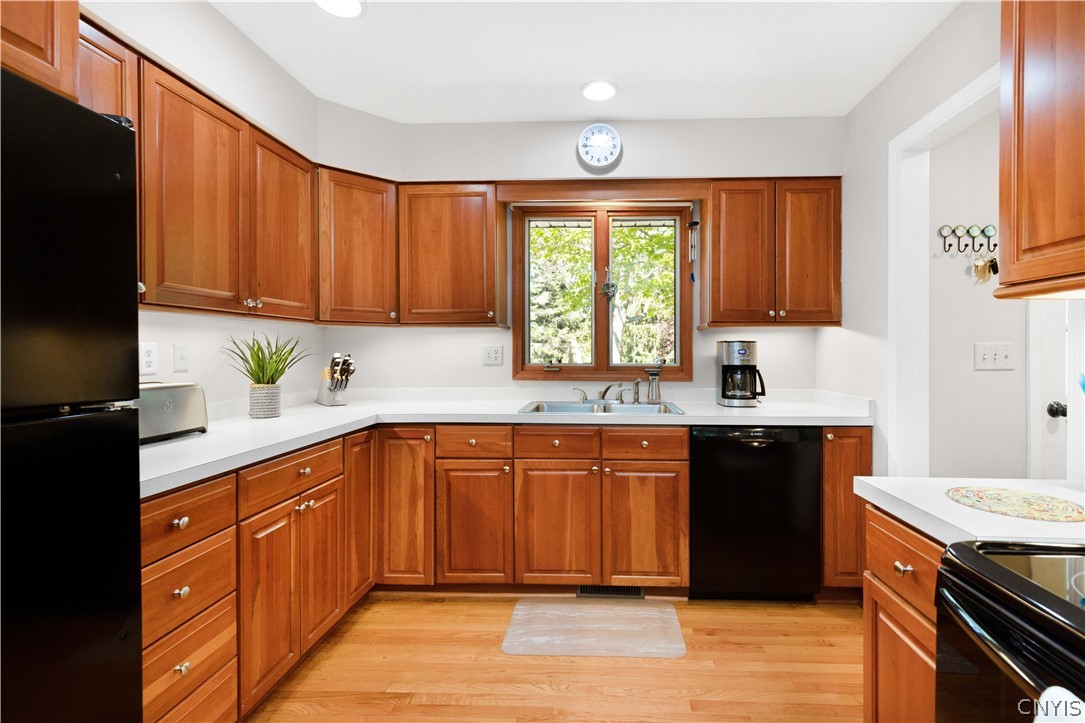 4918 Hyde Road Manlius, NY 13104 - Photo 13 of 45