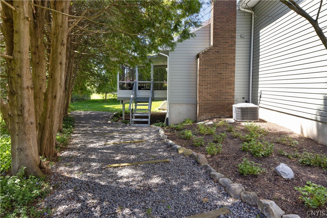 4918 Hyde Road Manlius, NY 13104 - Photo 38 of 45