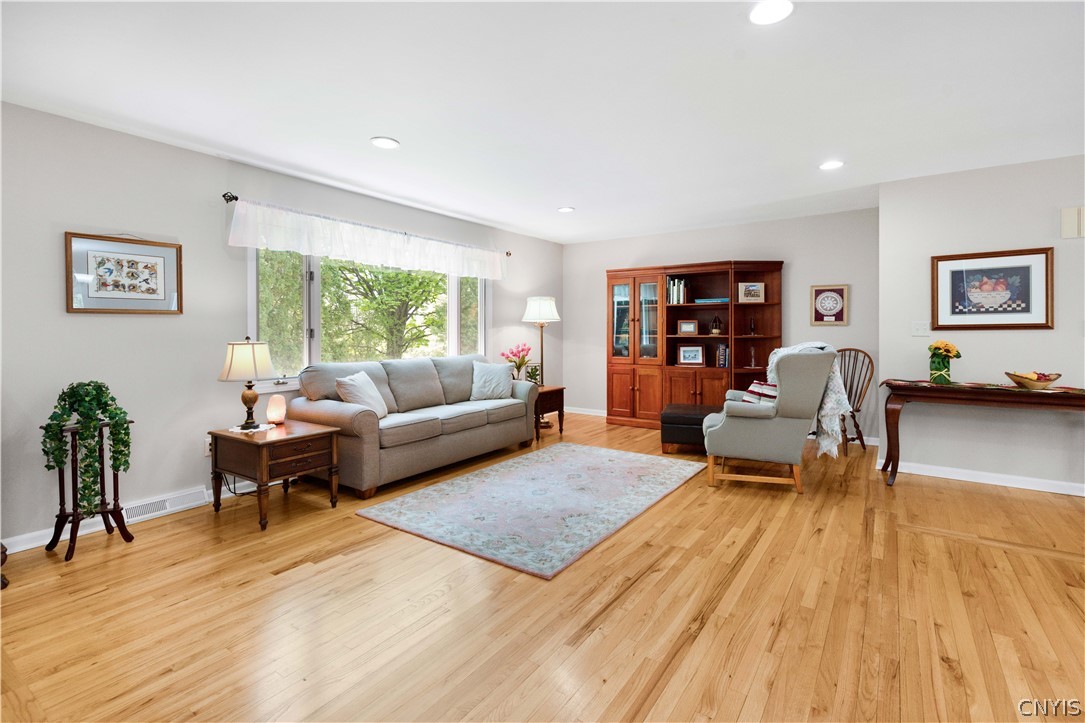 4918 Hyde Road Manlius, NY 13104 - Photo 8 of 45