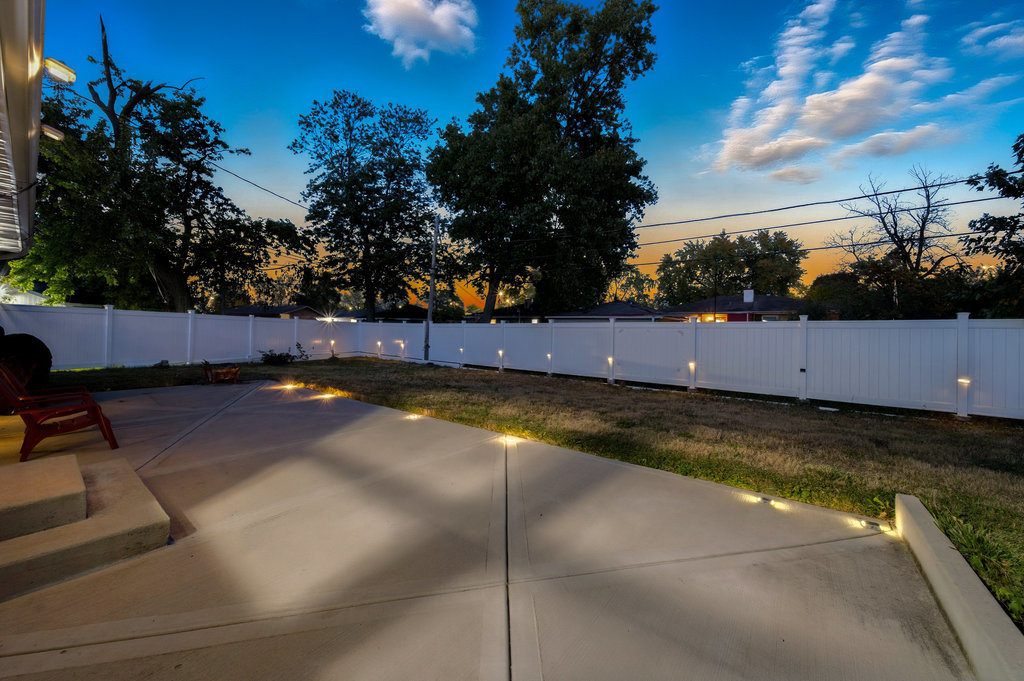 16047 Cambridge Court Markham, IL 60428 - Photo 14 of 34 a view of outdoor space and yard