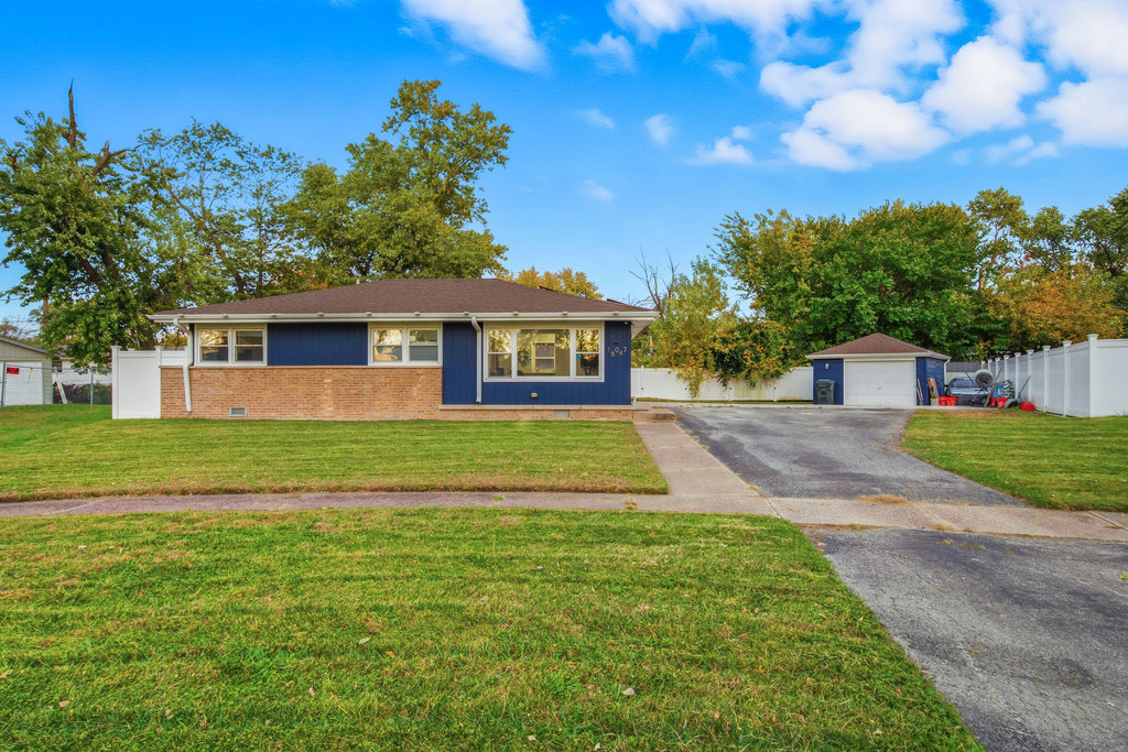 16047 Cambridge Court Markham, IL 60428 - Photo 15 of 34 a front view of a house with a yard
