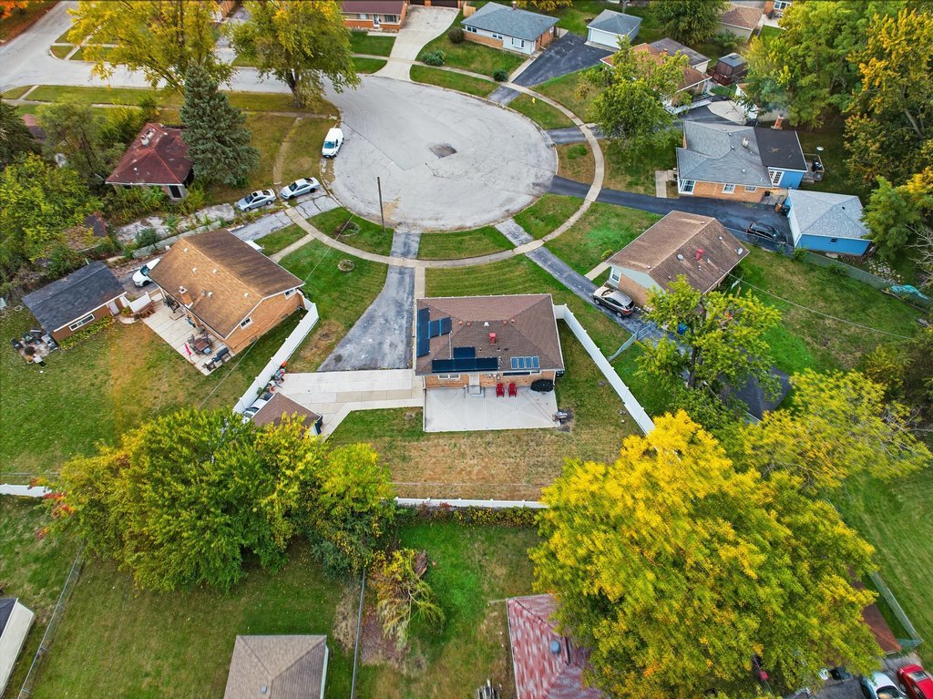 16047 Cambridge Court Markham, IL 60428 - Photo 23 of 34 an aerial view of a house with a garden and swimming pool