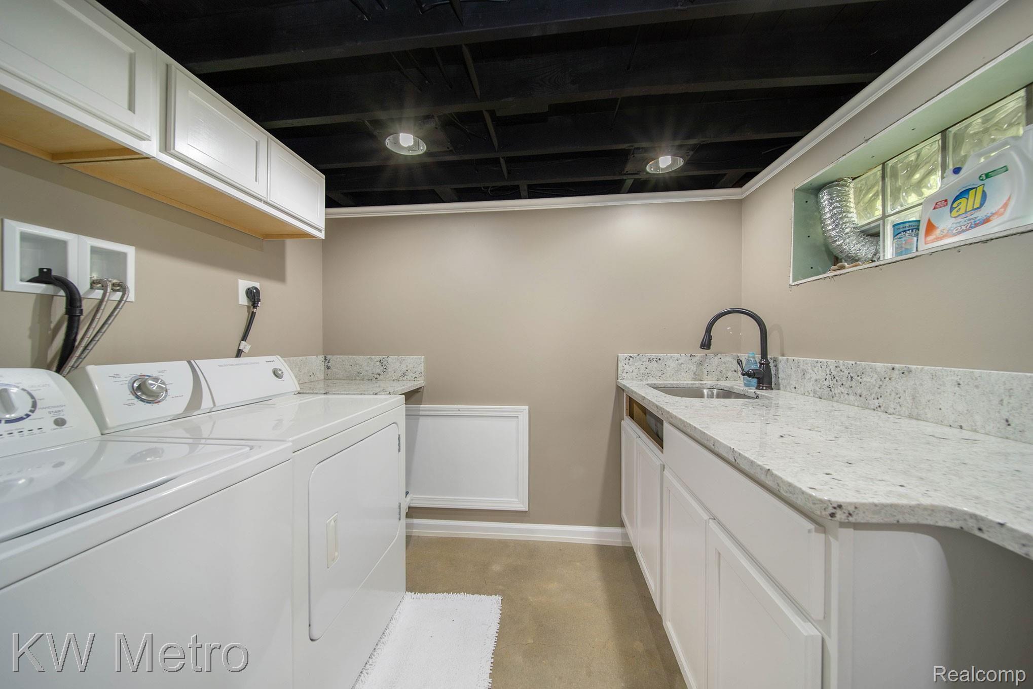 2864 Grant Road Rochester, MI 48309 - Photo 16 of 39 2864-Grant_22.jpg