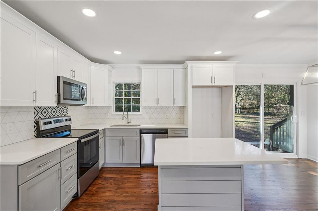 2198 Lower Roswell Road Marietta, GA 30068 - Photo 9 of 21