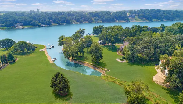 a view of a house with backyard and garden