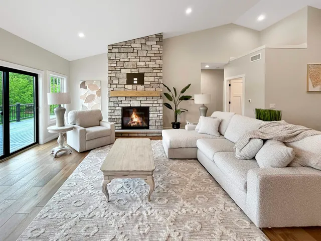 $899,000 | 25-75 Lake Carroll Boulevard, Lake Carroll, IL 61046