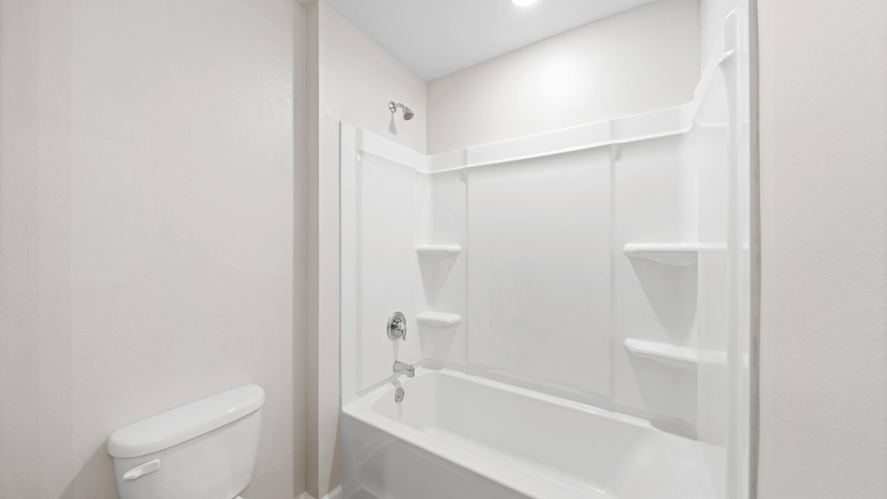 3927 Alva Thomas Road Panama City, FL 32404 - Photo 28 of 46 a bathroom with a bathtub and a toilet