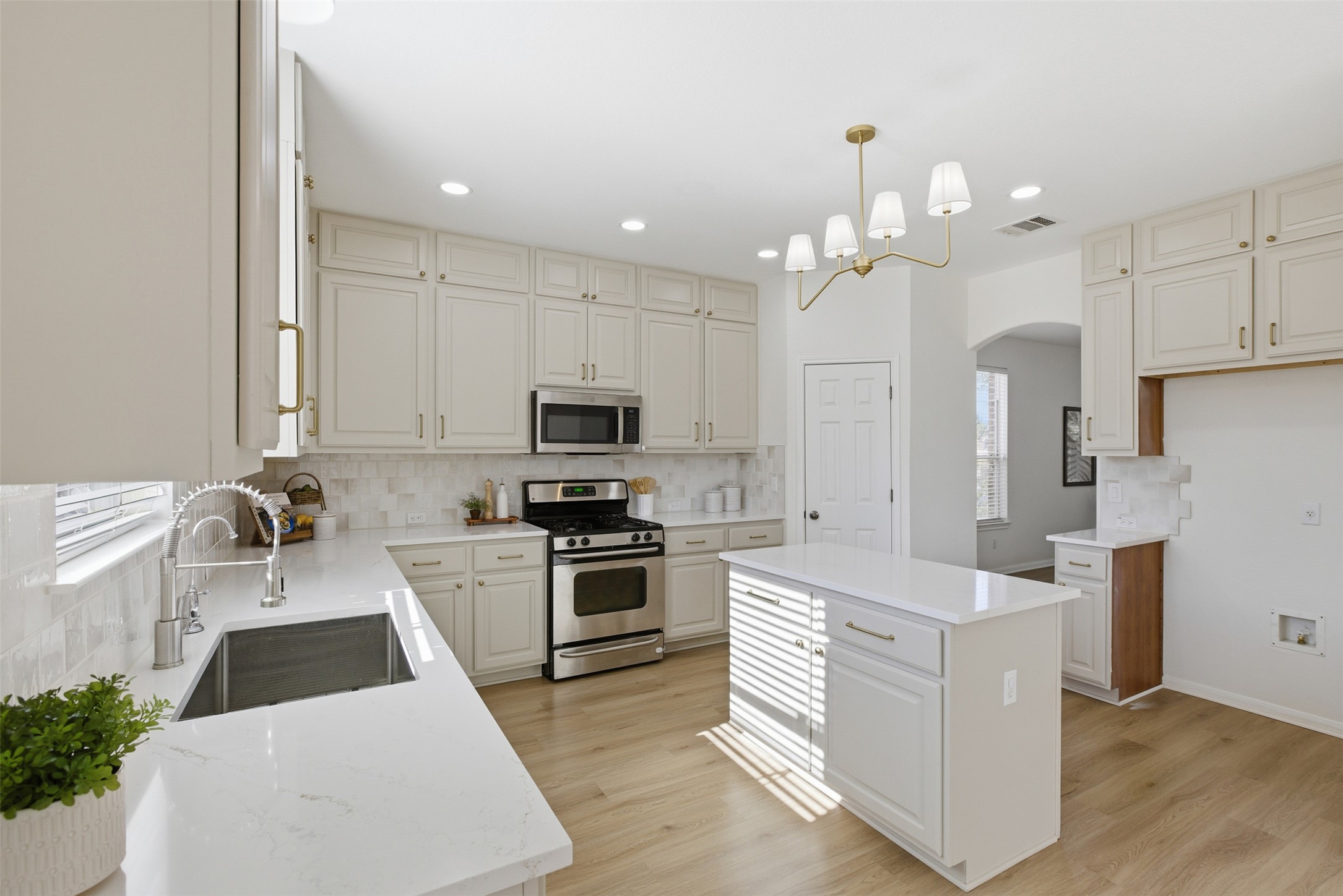 1502 Summercrest Boulevard Georgetown, TX 78626 - Photo 14 of 40