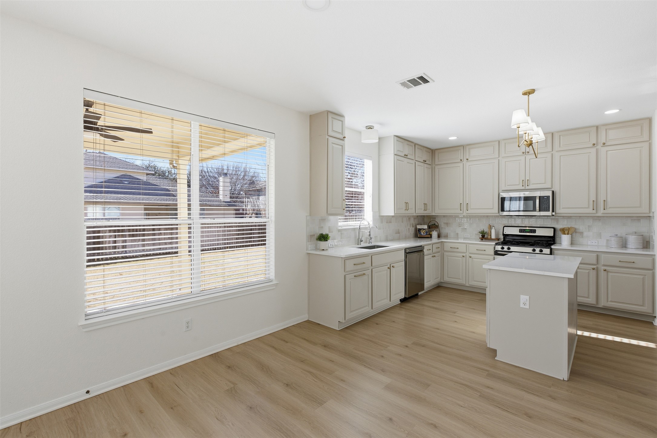 1502 Summercrest Boulevard Georgetown, TX 78626 - Photo 17 of 40