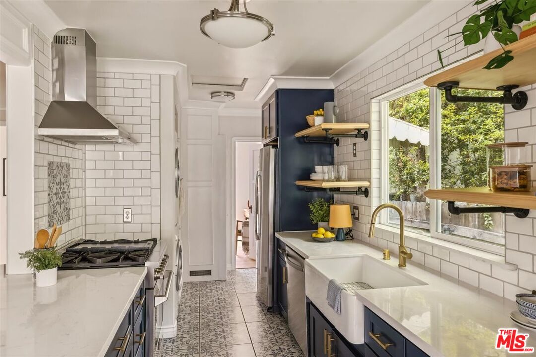 212 Monroe Place Monrovia, CA 91016 - Photo 11 of 26